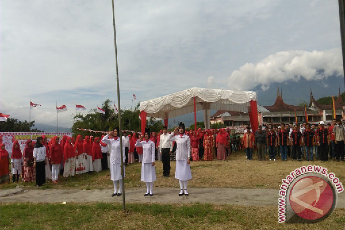 Pedagang Pasar Atas Bukittinggi Laksanakan Upacara HUT Kemerdekaan