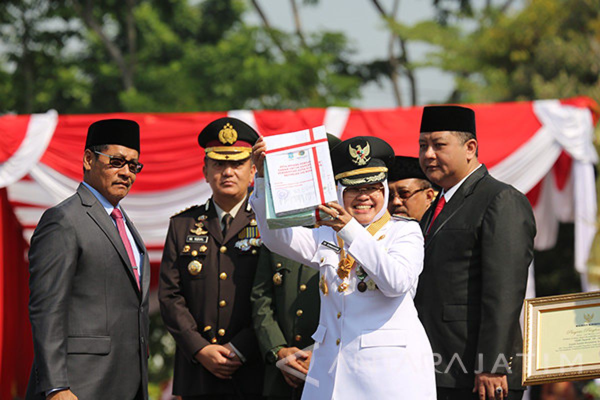 Risma Siapkan Kolam Renang Gratis bagi Pelajar SD/SMP se-Surabaya