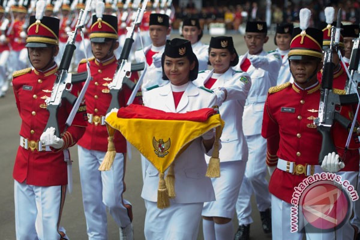 Fariza tak menyangka bertugas jadi pembawa baki