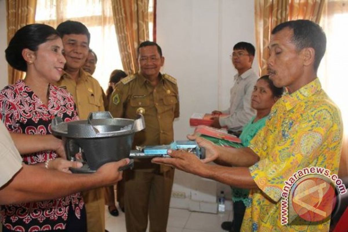 Pelaku Usaha Kecil Samosir Dapat Bantuan