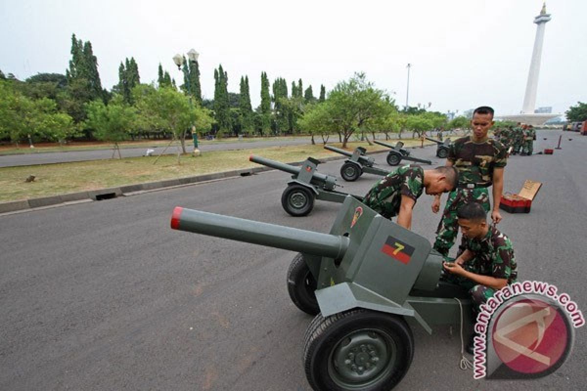 17 tembakan meriam saat peringatan Detik-detik Proklamasi Kemerdekaan