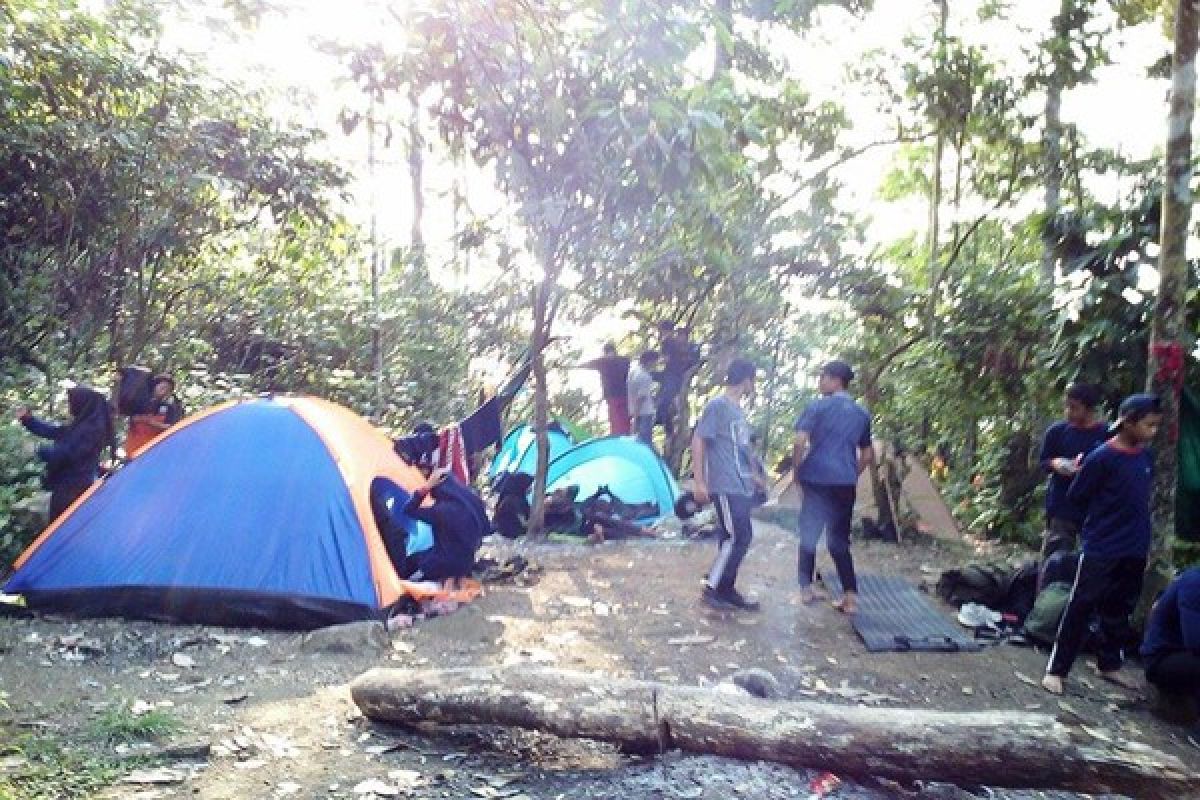 Peringati Kemerdekaan di Gunung Rajabasa