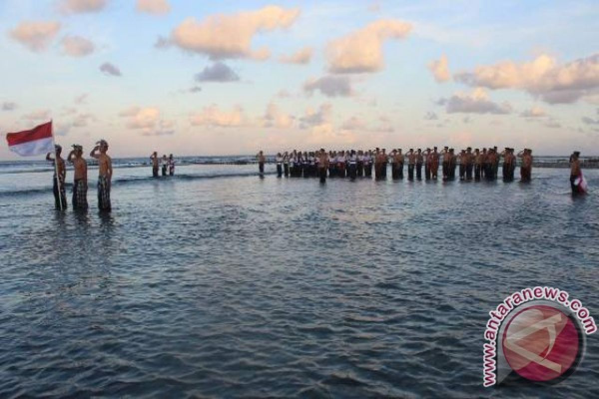 Pemuda Menggelar HUT RI di Pesisir Pantai