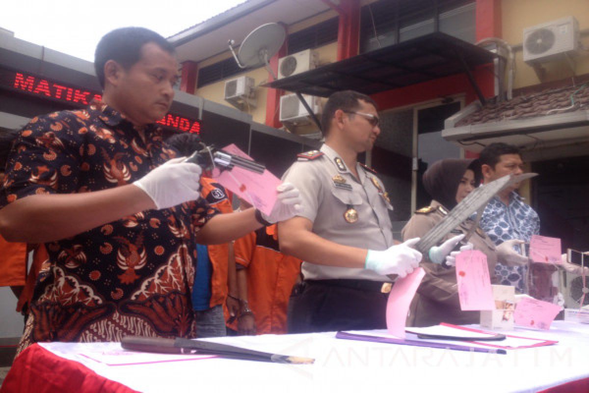 Mobil Taksi Hasil Rampokan di Probolinggo  Laku Rp22 Juta