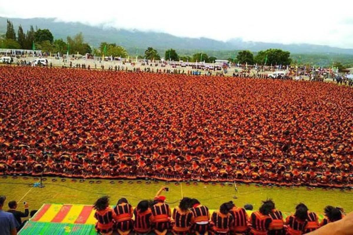 Pecahkan Rekor MURI, 12.262 Orang Menarikan Tari Saman Di Gayo Leus