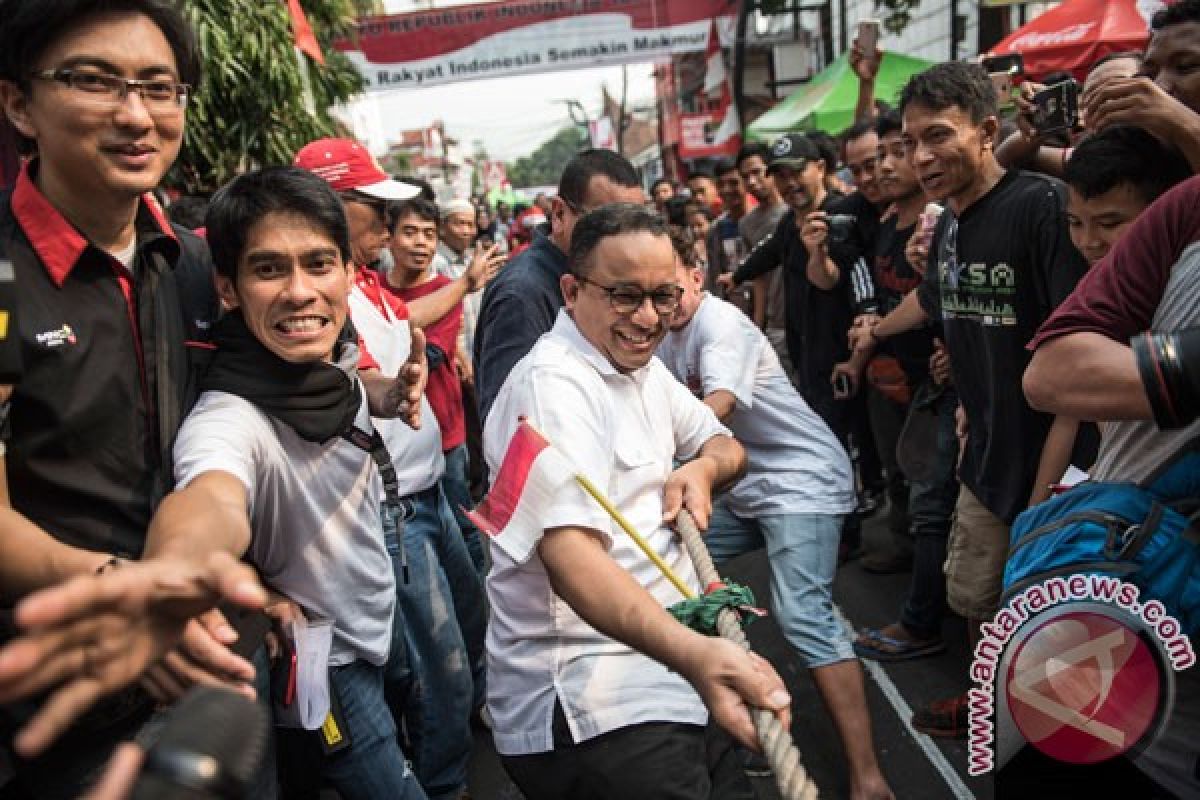 Anies ikut lomba 17-an di Jalan Jaksa