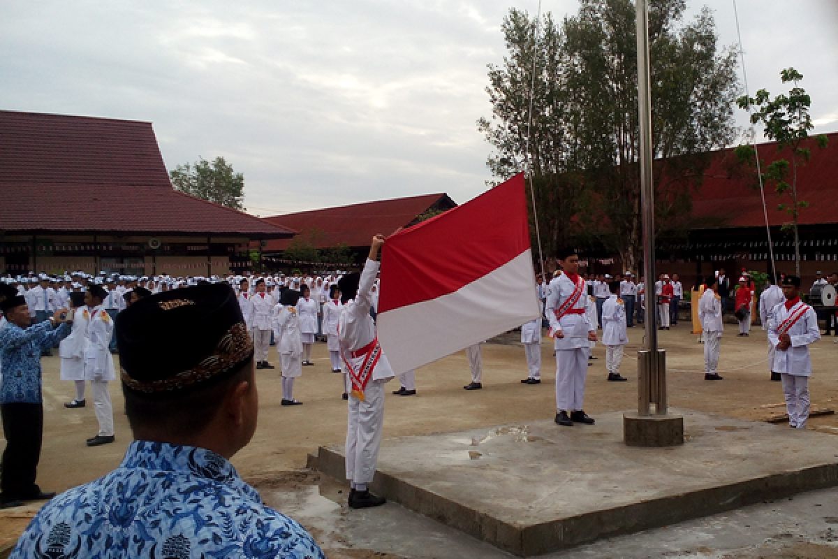 HUT RI Pererat Persatuan Kesatuan di SMKN 4 Pontianak