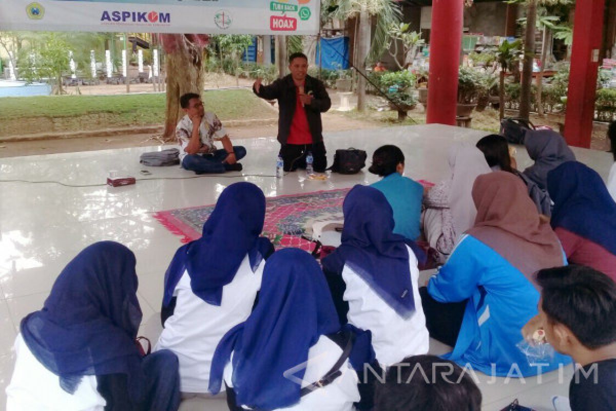 KKN Ubhara Gandeng ASPIKOM Jatim Gemakan Gerakan Cerdas Bermedsos