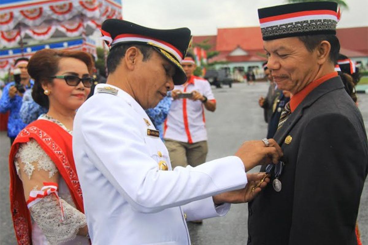 Ini 52 ASN Gunung Mas Dapatkan Penghargaan Satya Lencana Karya Satya