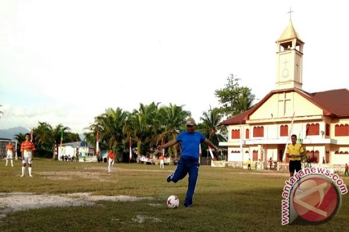 Bupati Buka Pertandingan Sepakbola 