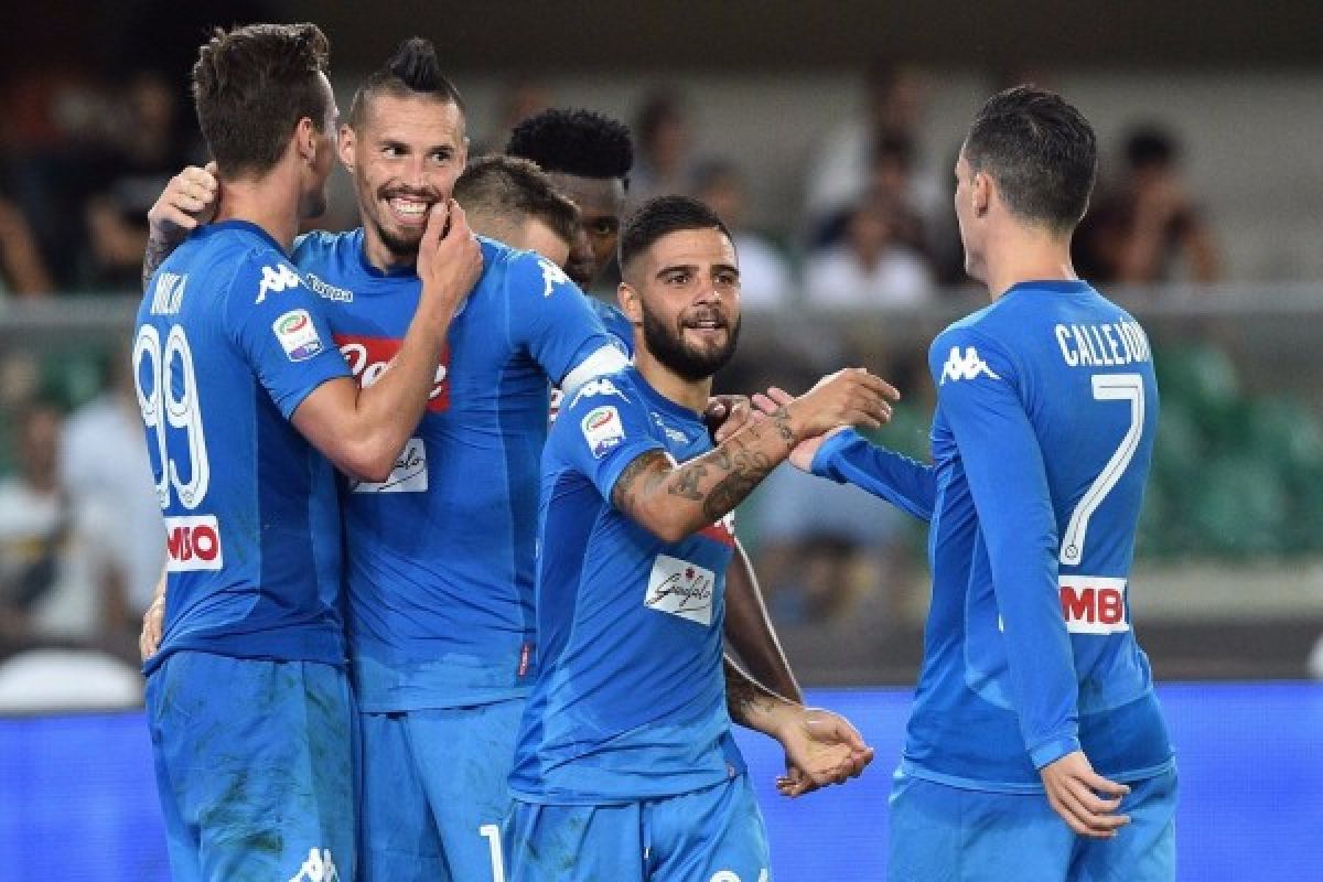 Napoli hantam Verona 3-1