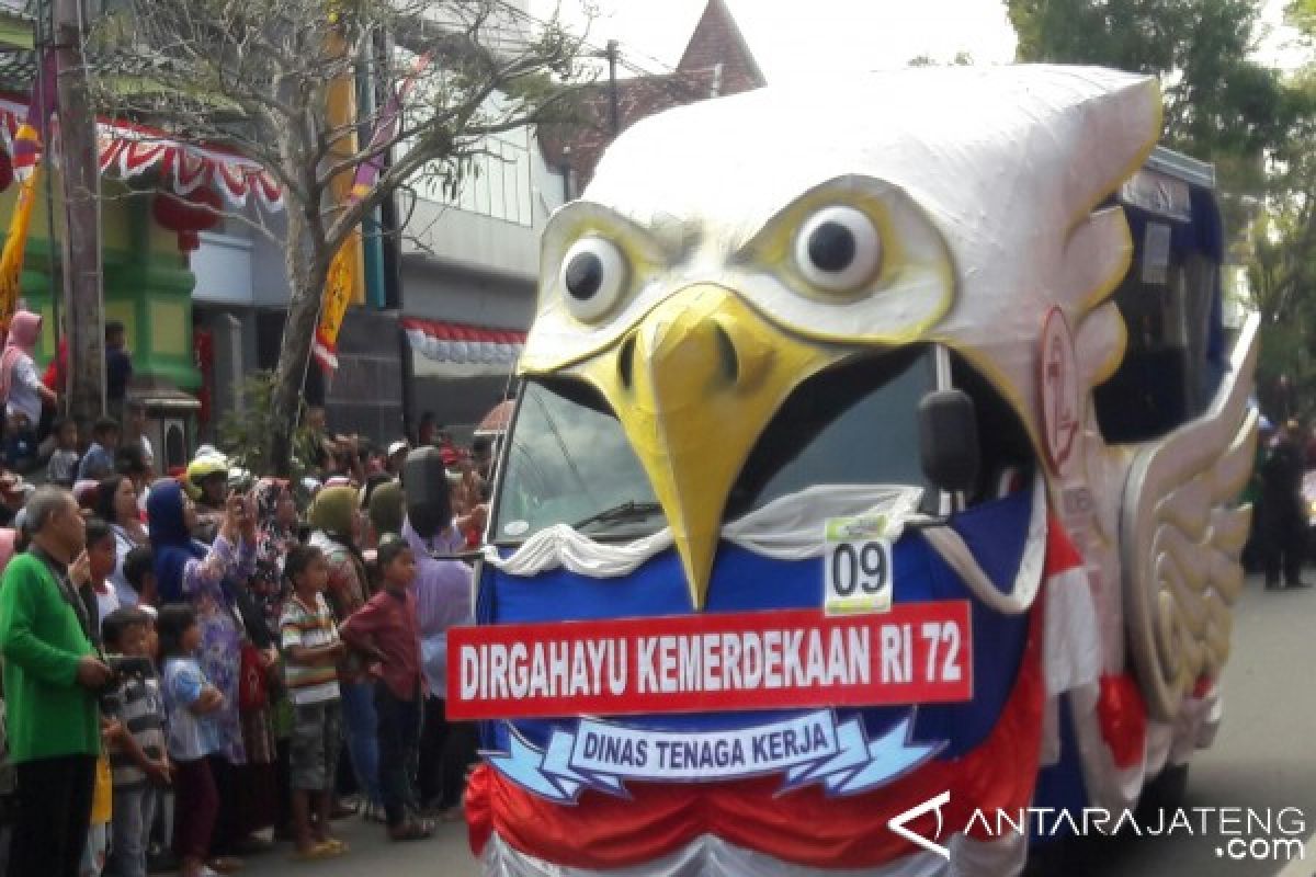 Bupati: Pawai Kendaraan Hias Dorong Kreativitas Masyarakat