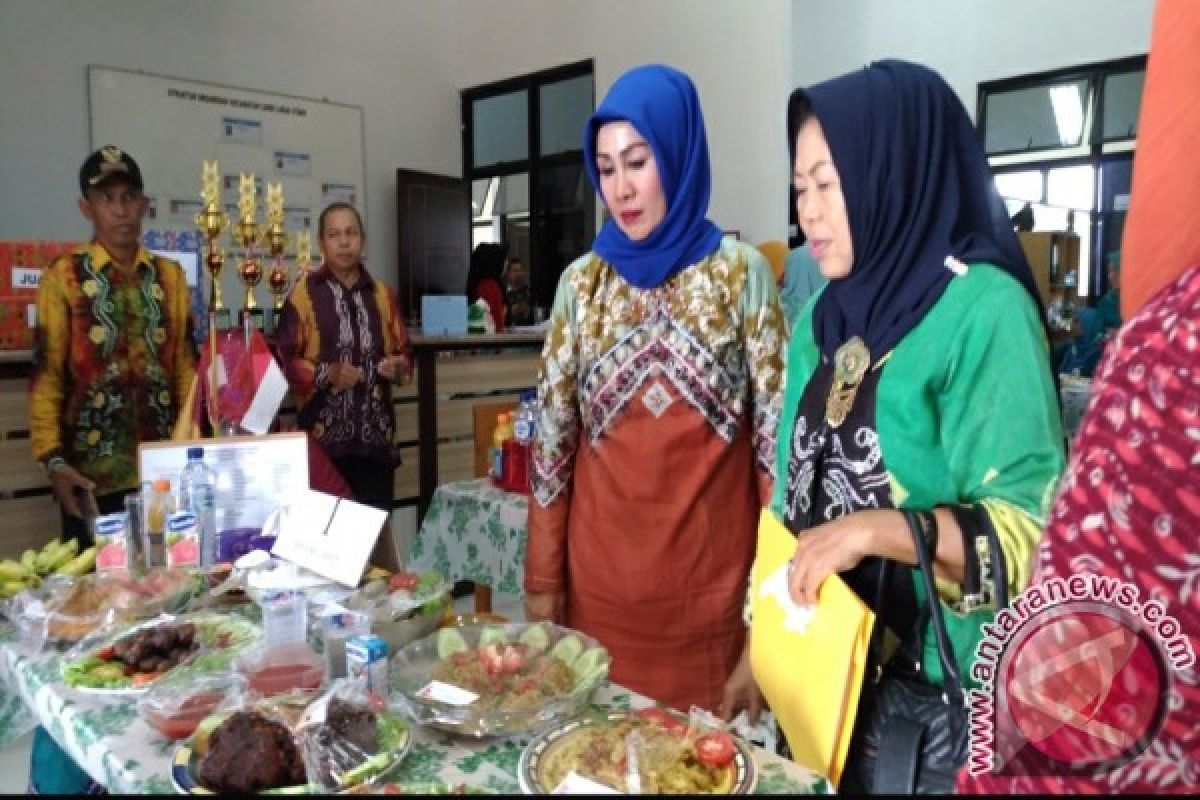 Ratna Ajak Ibu-Ibu Sediakan Menu Berbahan Ikan