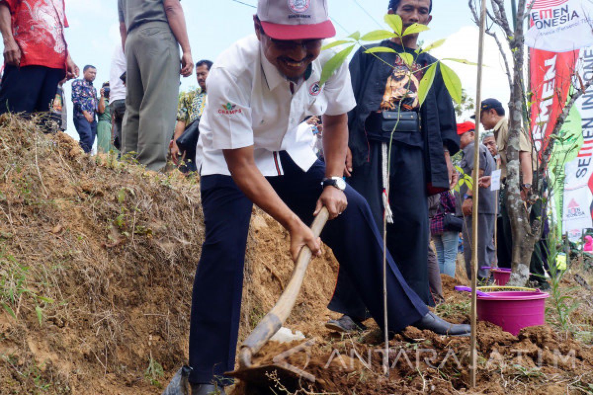Semen Indonesia Rehabilitasi Lahan Rawan Longsor di Ponorogo