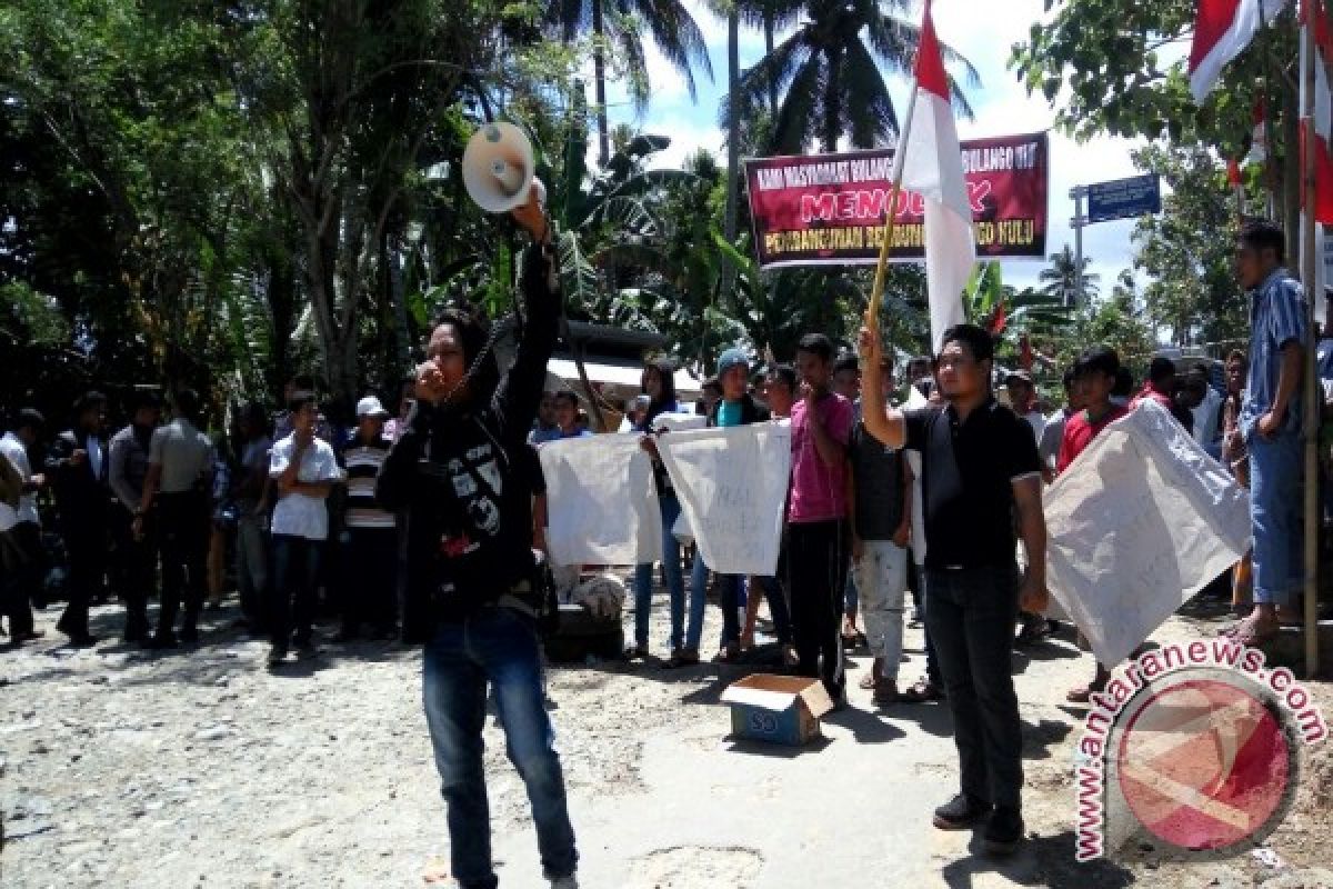 Sosialisasi Pembangunan Waduk Bulango Hulu Ditolak Warga