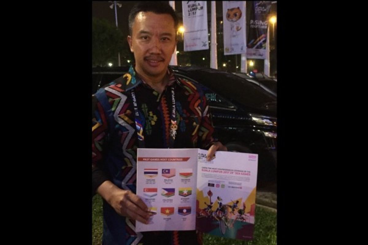 Menpora Malaysia Tarik Buku Merah Putih Terbalik