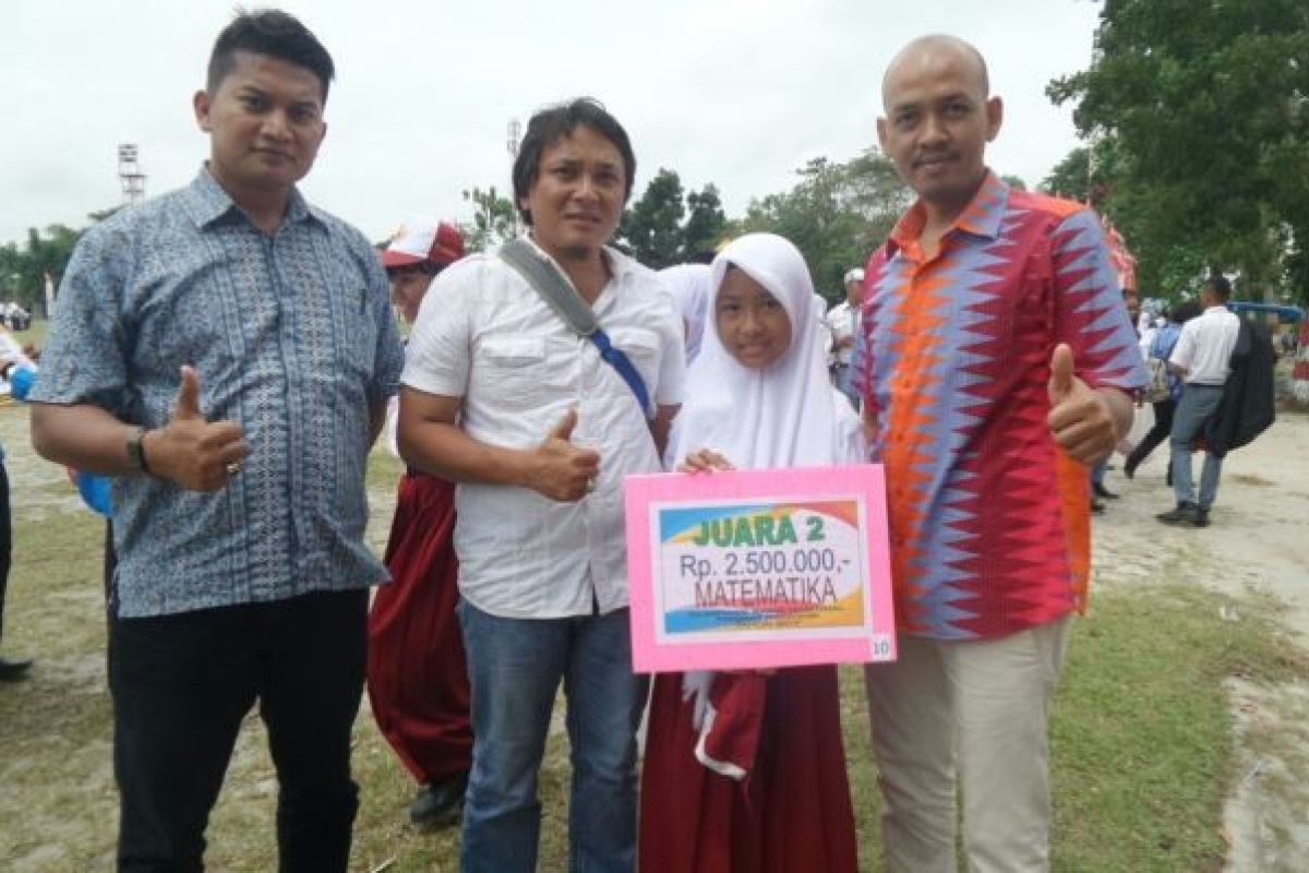 Siswi Sekolah Binaan PT SSM Juara Matematika Tingkat Nasional