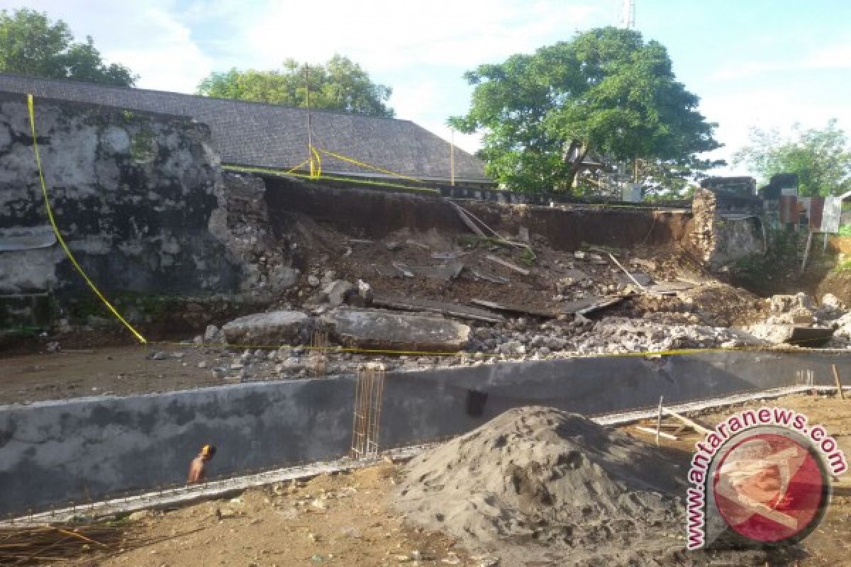 Benteng Oranje Ambruk Diduga Akibat Penggalian Kanal