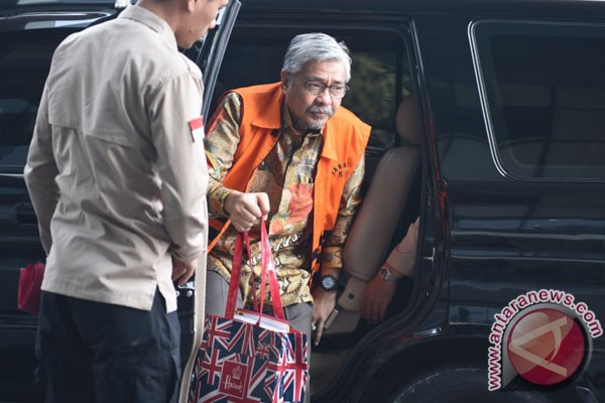 KPK perpanjang penahanan Gubernur Sultra nonaktif