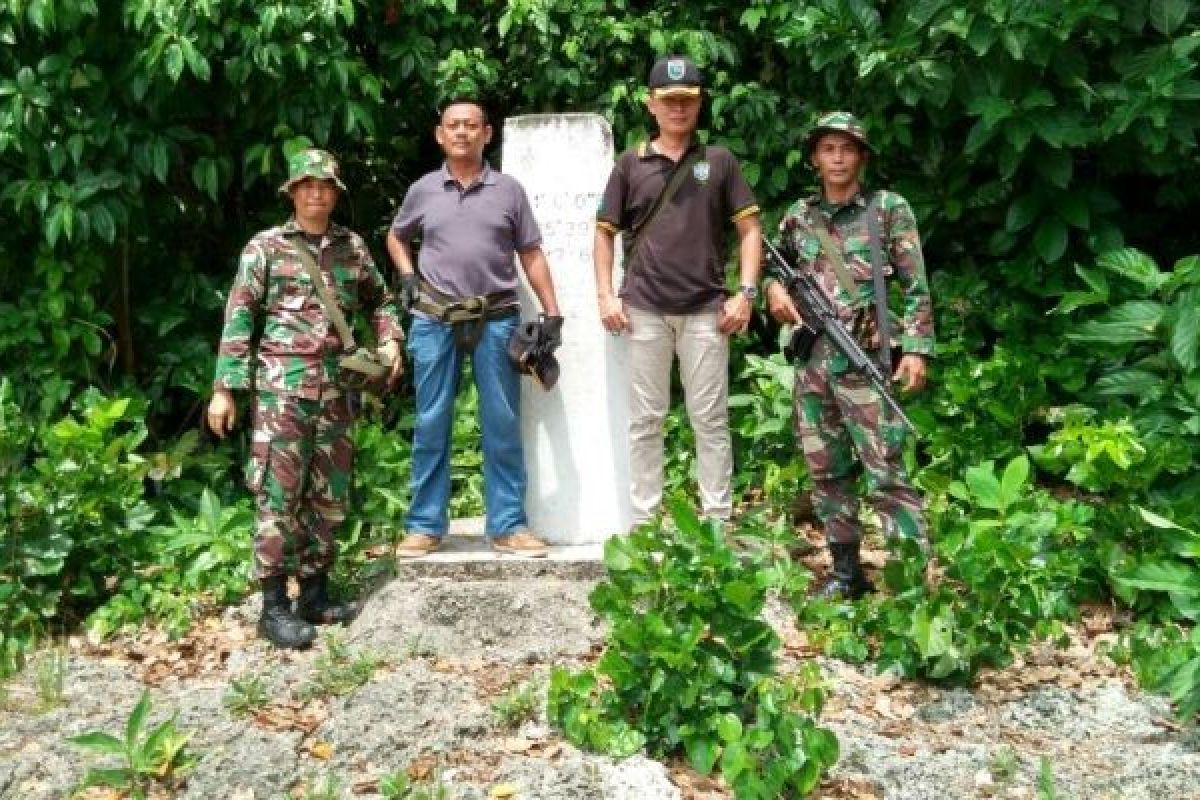 Satgas dan pejabat Kodam Cenderawasih cek patok batas