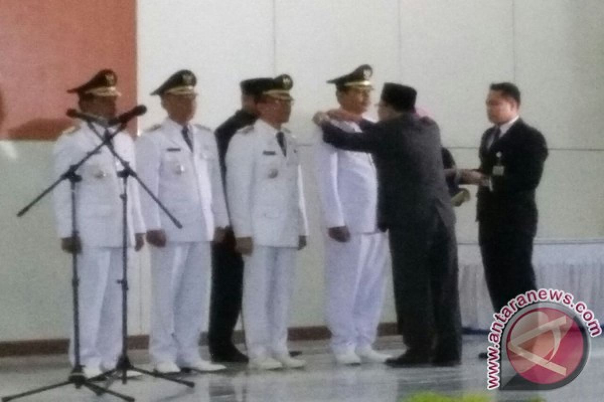 Plt Gubernur Lantik Dua Bupati di Sultra 