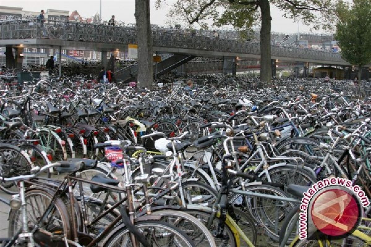 Negeri gila sepeda ini bikin tempat parkir sepeda terbesar di dunia