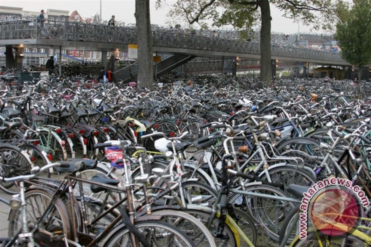 Negeri gila sepeda ini bikin tempat parkir sepeda terbesar di dunia