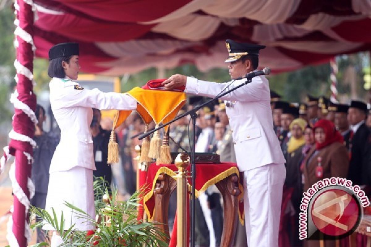 Wabup Pimpin Upacara Penurunan Bendara Merah Putih