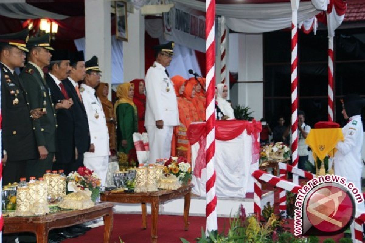 Wabup Pimpin Upacara Penurunan Bendera 