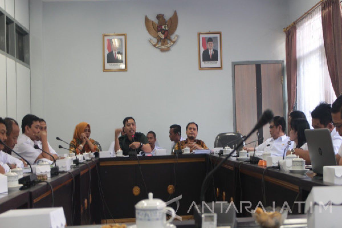 Sejumlah Pejabat Absen, Rapat KUA PPAS P-APBD Jember Ditunda 