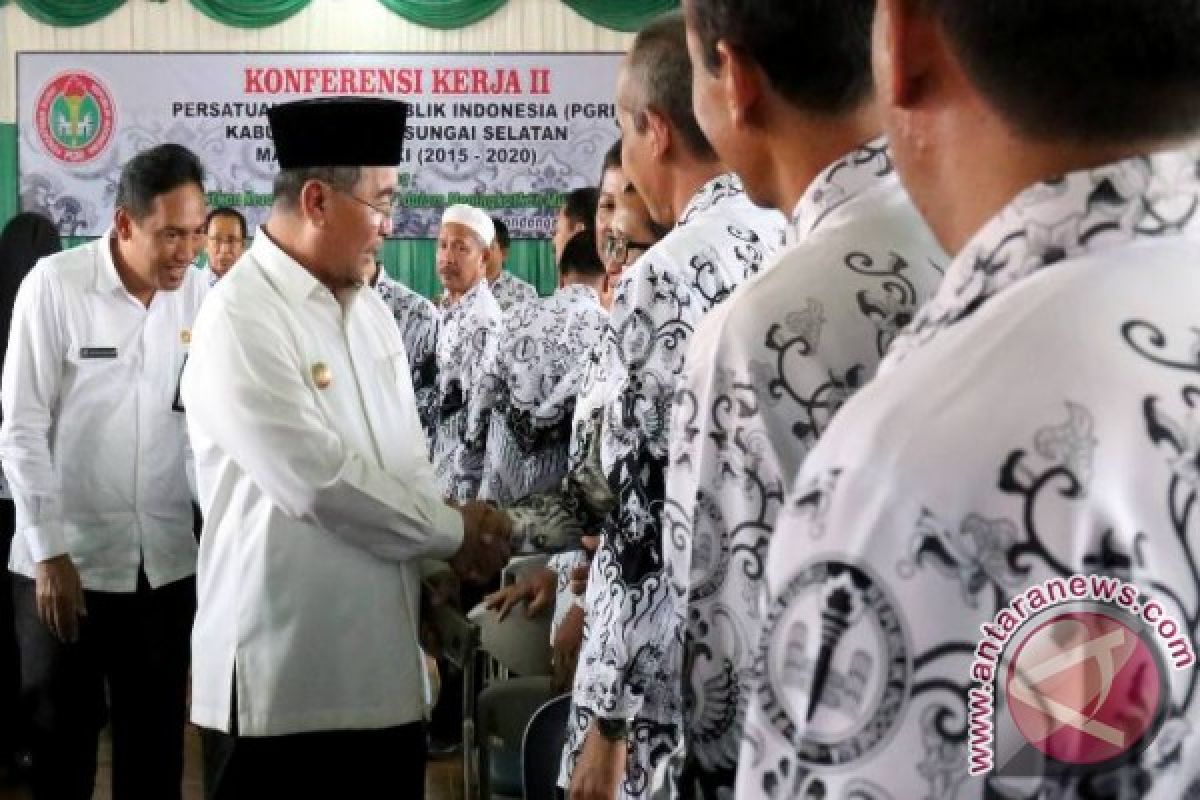 Bupati HSS Hadiri Konfrerensi Kerja II PGRI