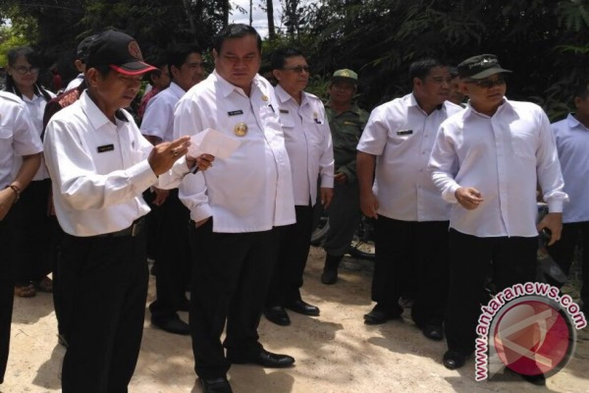 Bupati Kutai Barat Tinjau Penggunaan Dana Desa