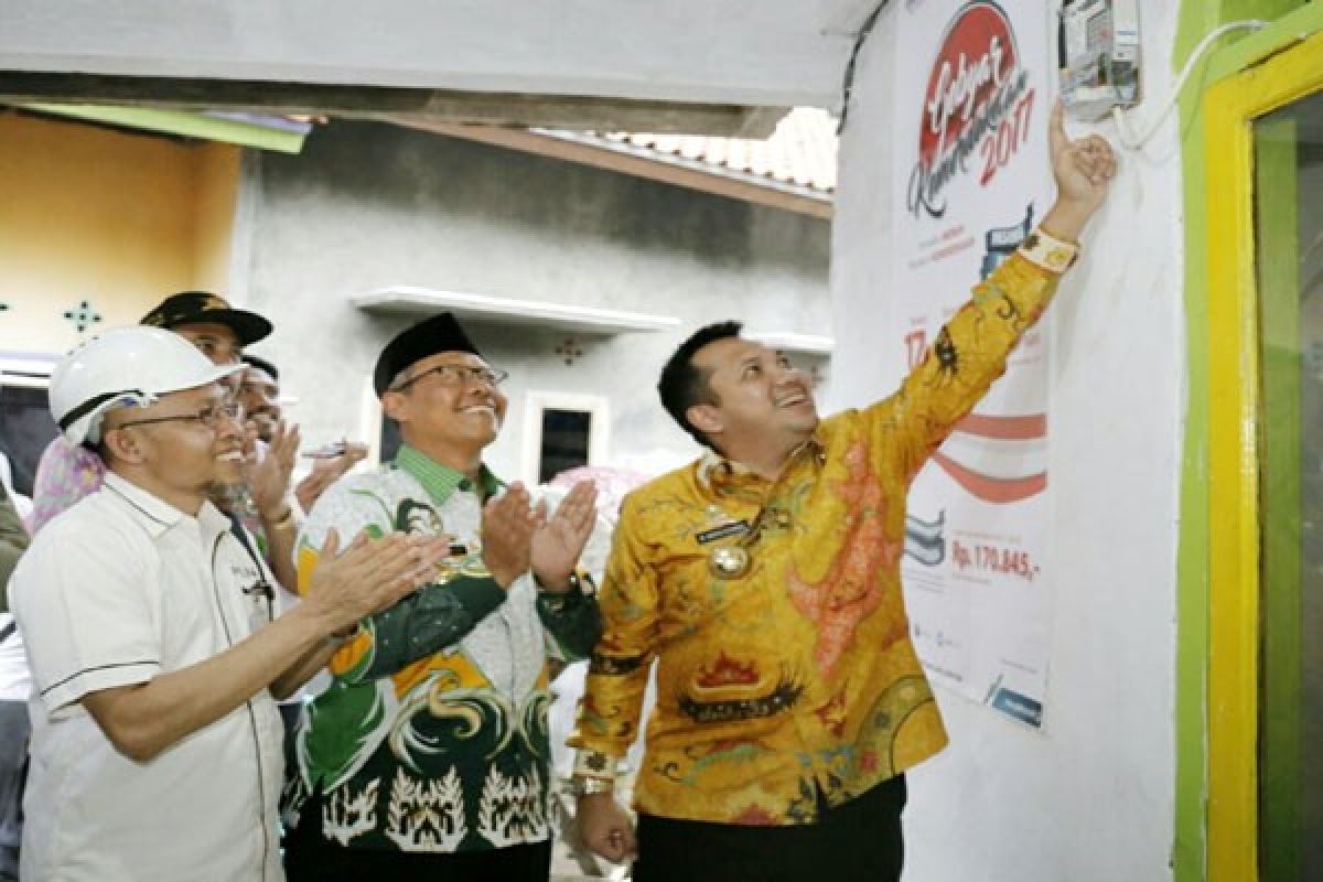 Gubernur Lampung Ridho Ficardo Meresmikan Listrik Di 25 Desa