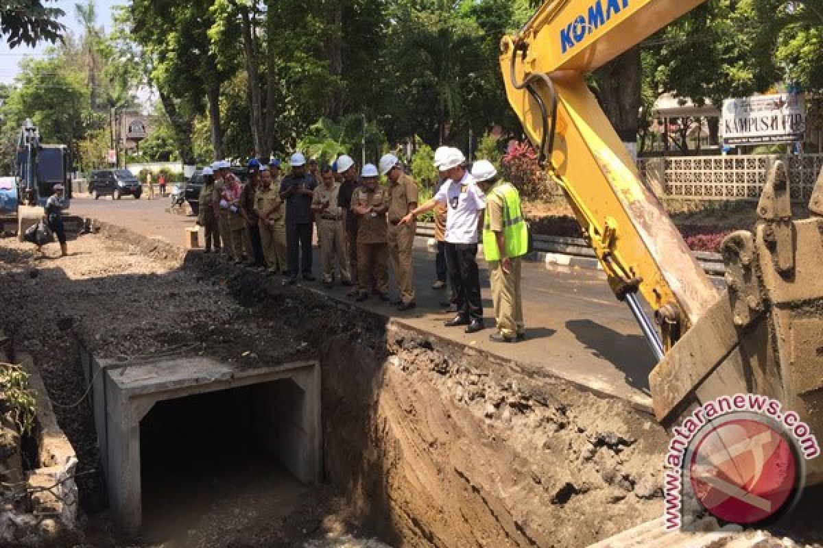 Yogyakarta intenfiskan pelumpuran drainase antisipasi genangan