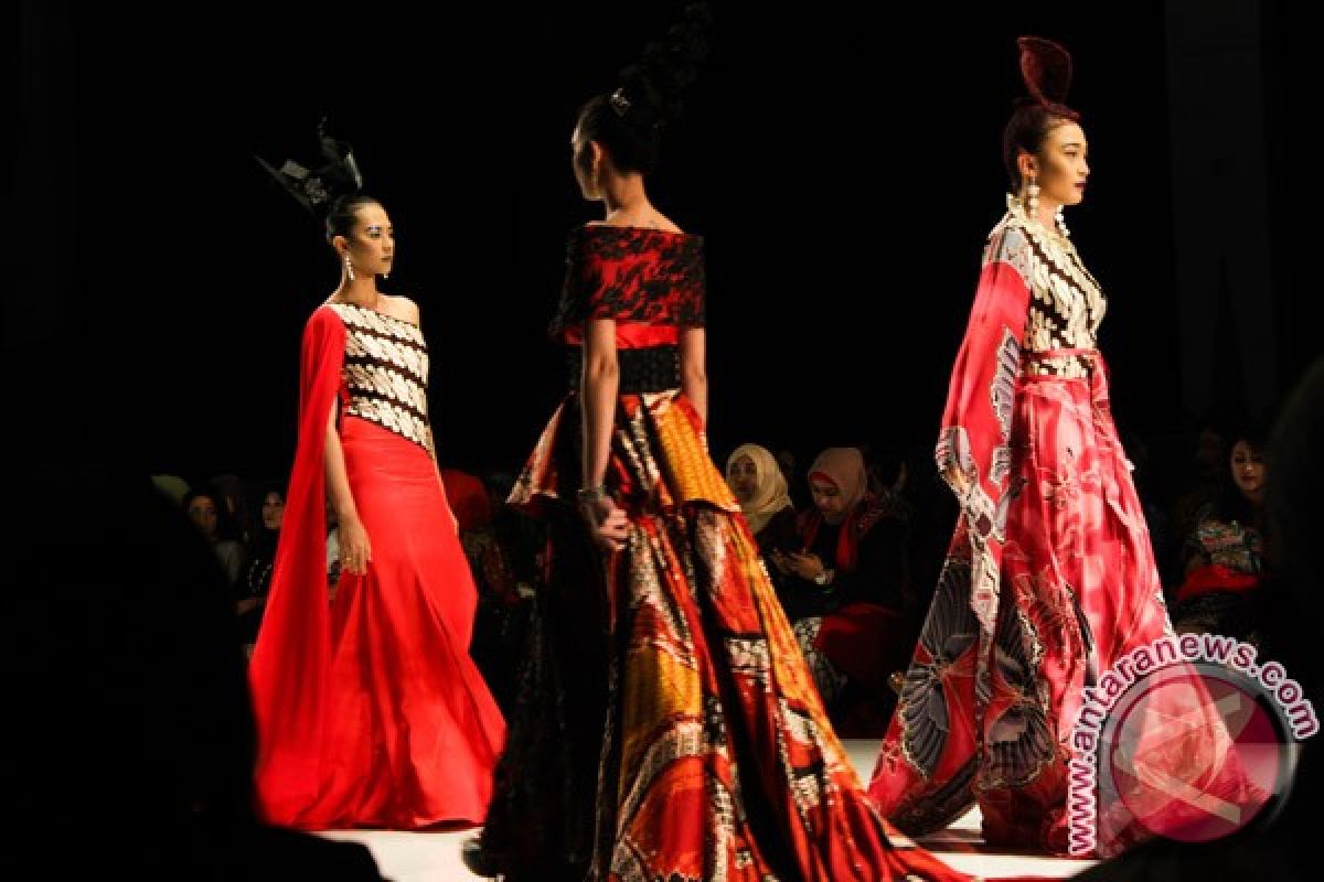 Busana karya lima desainer Indonesia ditampilkan di London Fashion Scout