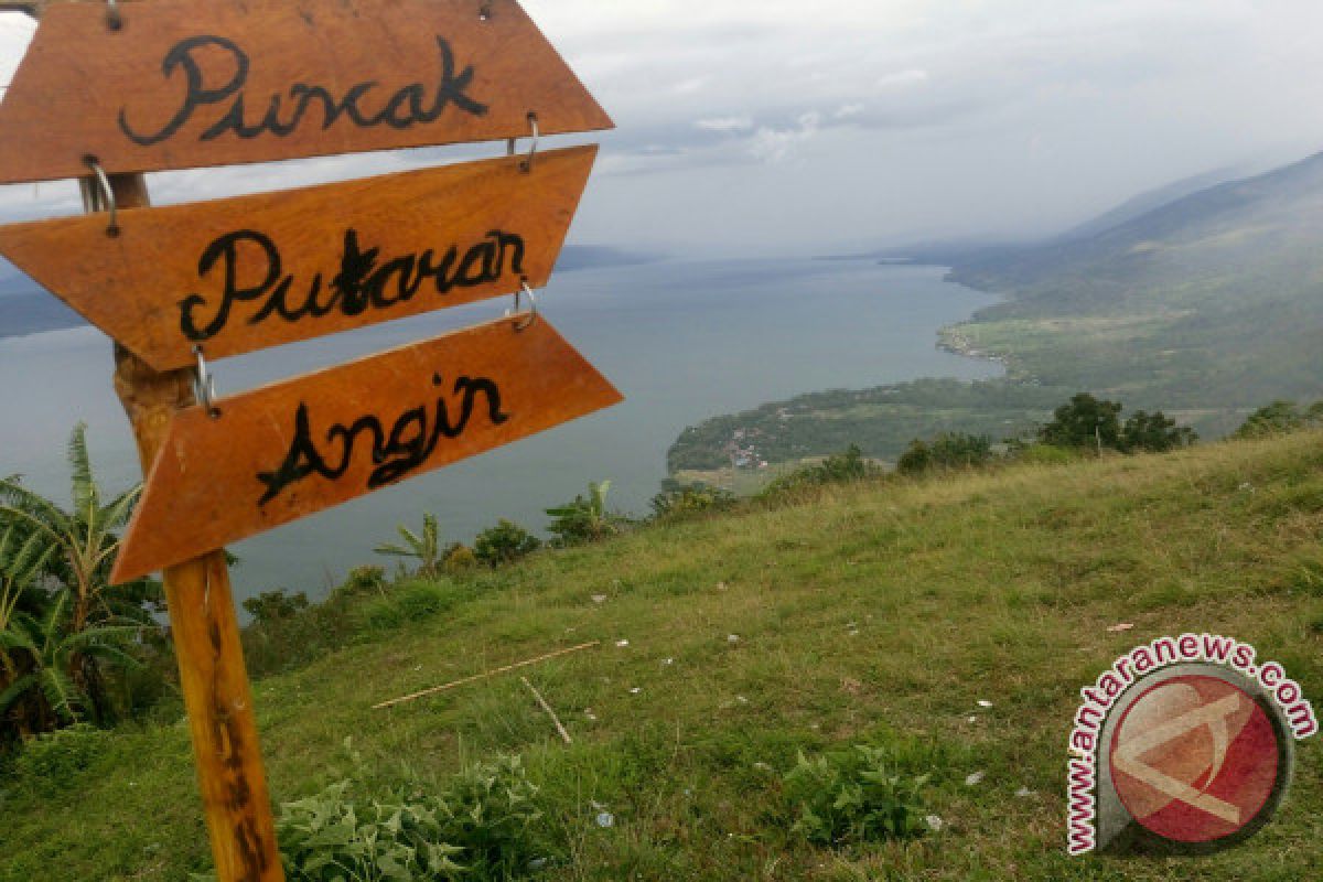 Objek Wisata Puncak Pusaran Angin Berpotensi untuk Olahraga Paralayang