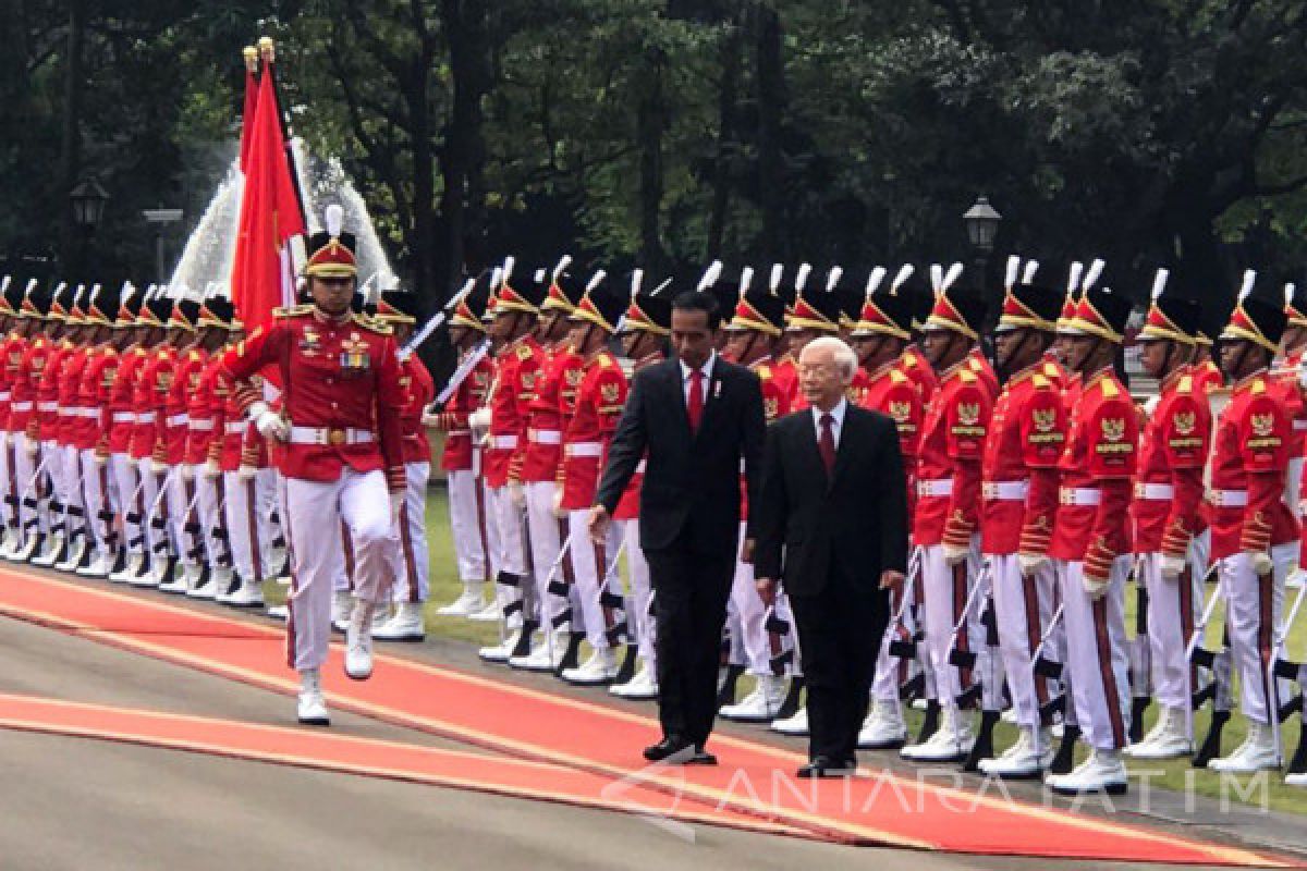 State Ceremony Held to Welcome Vietnam's Socialistt Leader