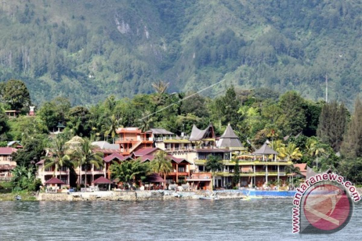 Damri-KAI layani wisatawan Danau Toba