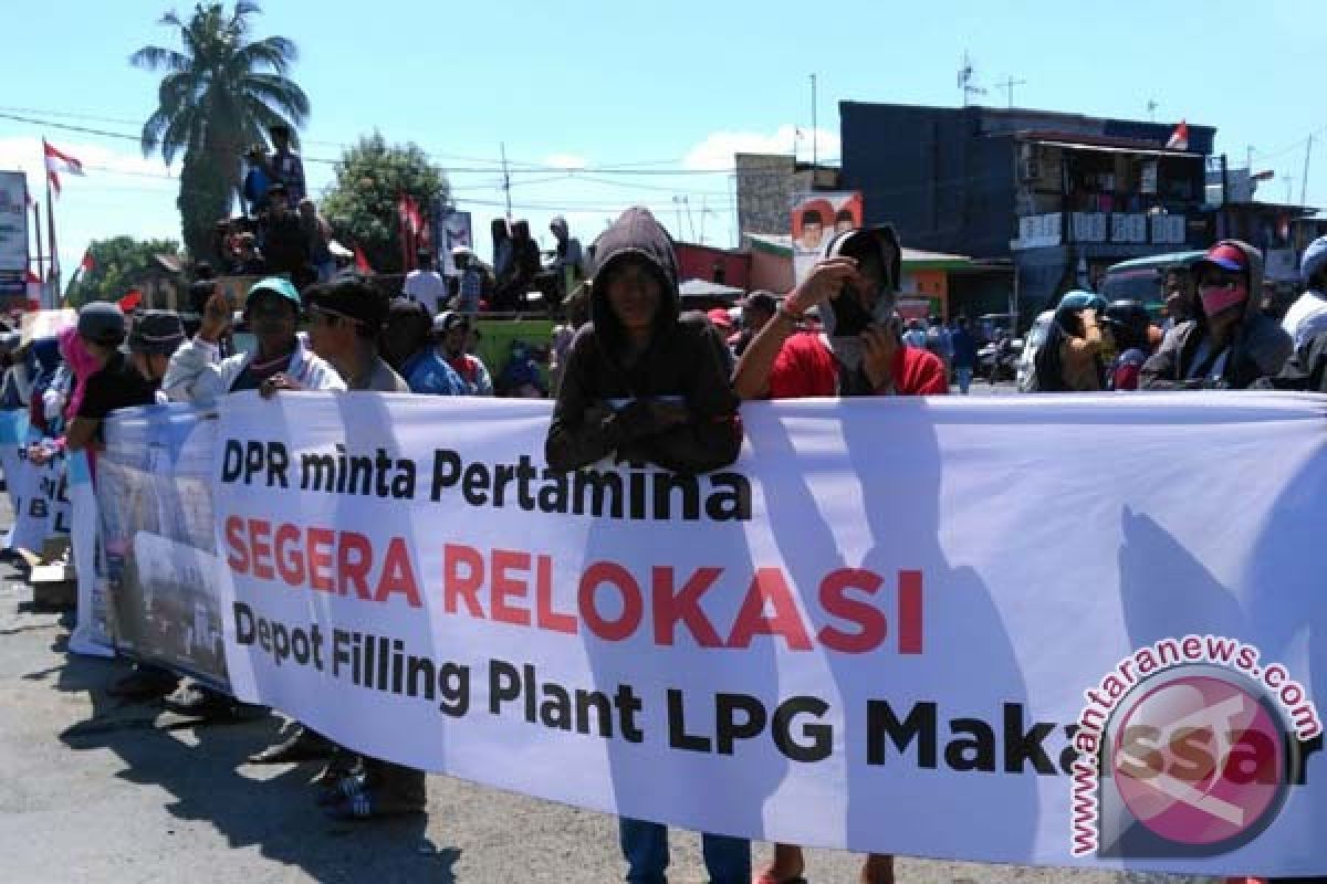 Tangki LPG Ambruk Warga Demo TBBM Makassar 