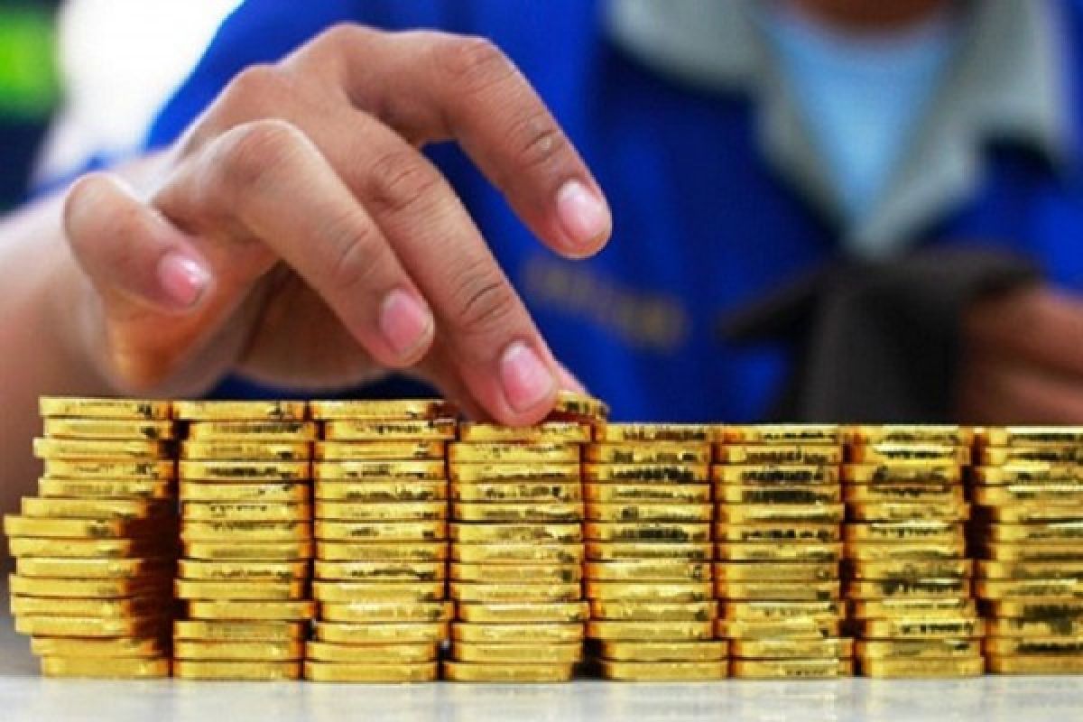 Emas naik karena pelemahan dolar AS
