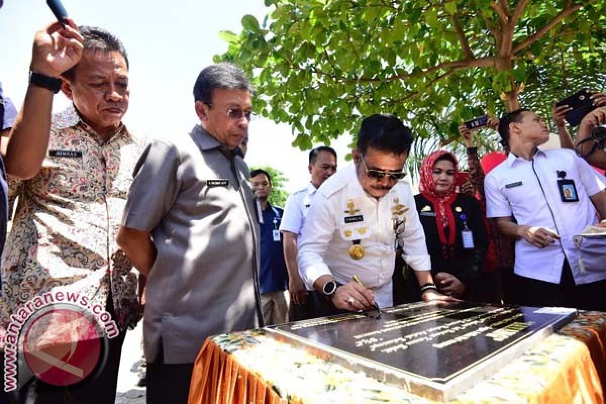 Gubernur Letakkan Batu Pertama Gedung Mayang Asa 