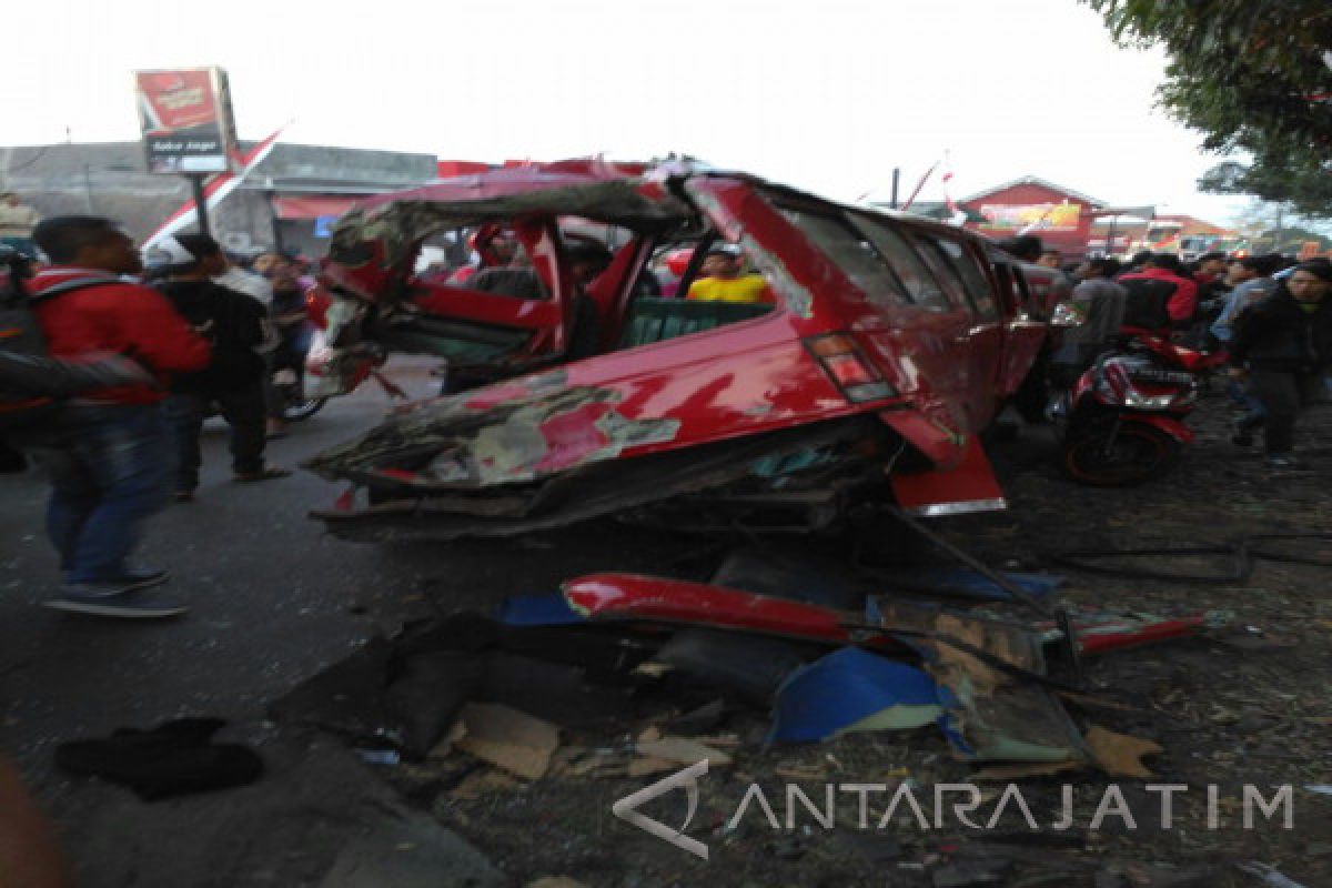 Polisi Identifikasi Penyebab Laka di Karangploso