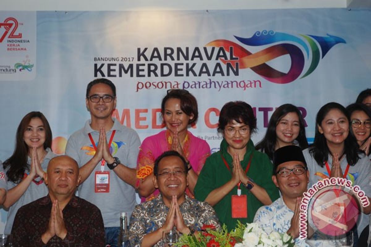 Presiden naik Kereta Pancasila di Karnaval Kemerdekaan