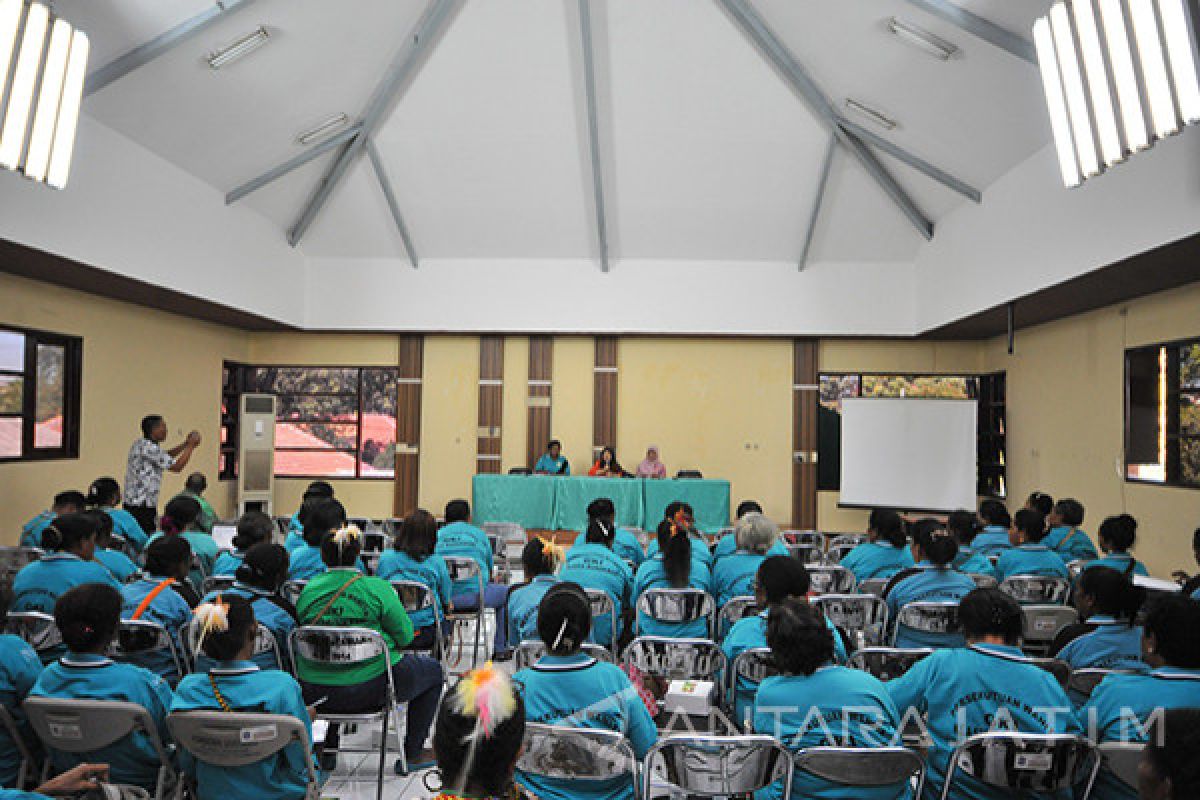 Persekutuan Wanita Kristen Manokwari Studi Banding ke Surabaya