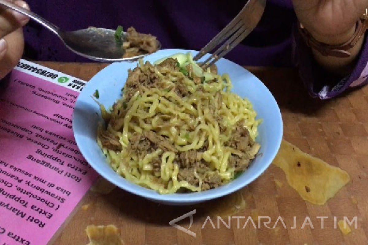 Enaknya Pangsit Mi Ayam Jimerto Surabaya (Video)