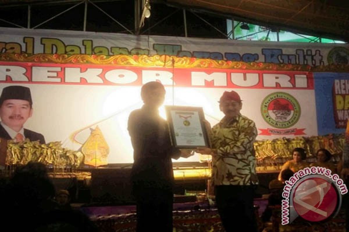 Festival Dalang Wayang Kulit Raih Rekor MURI