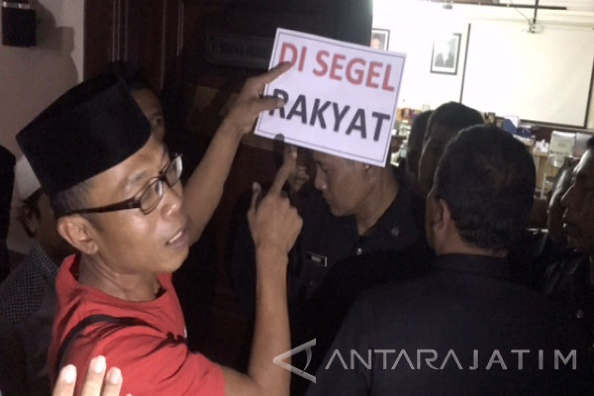 Pedagang Tanjungsari-Dupak Nyaris Segel Ruang Komisi B DPRD Surabaya (Video)