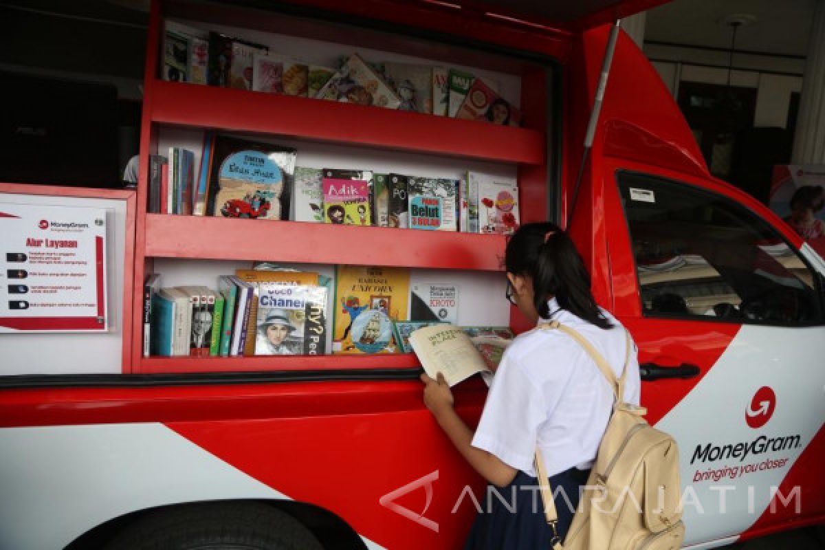 MoneyGram Foundation Beri Akses 1000 Buku di Tulungagung