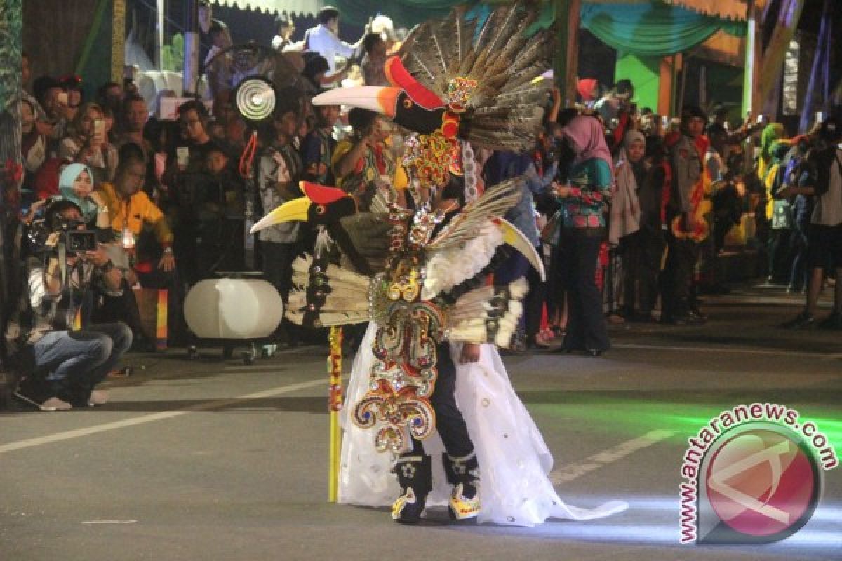 Menyaksikan Keragaman Kalsel Di Festival Pasar Terapung