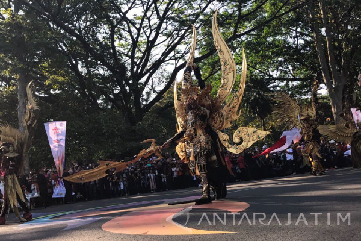 Mensesneg Apresiasi Masyarakat Bandung Sambut Karnaval Kemerdekaan (Video)